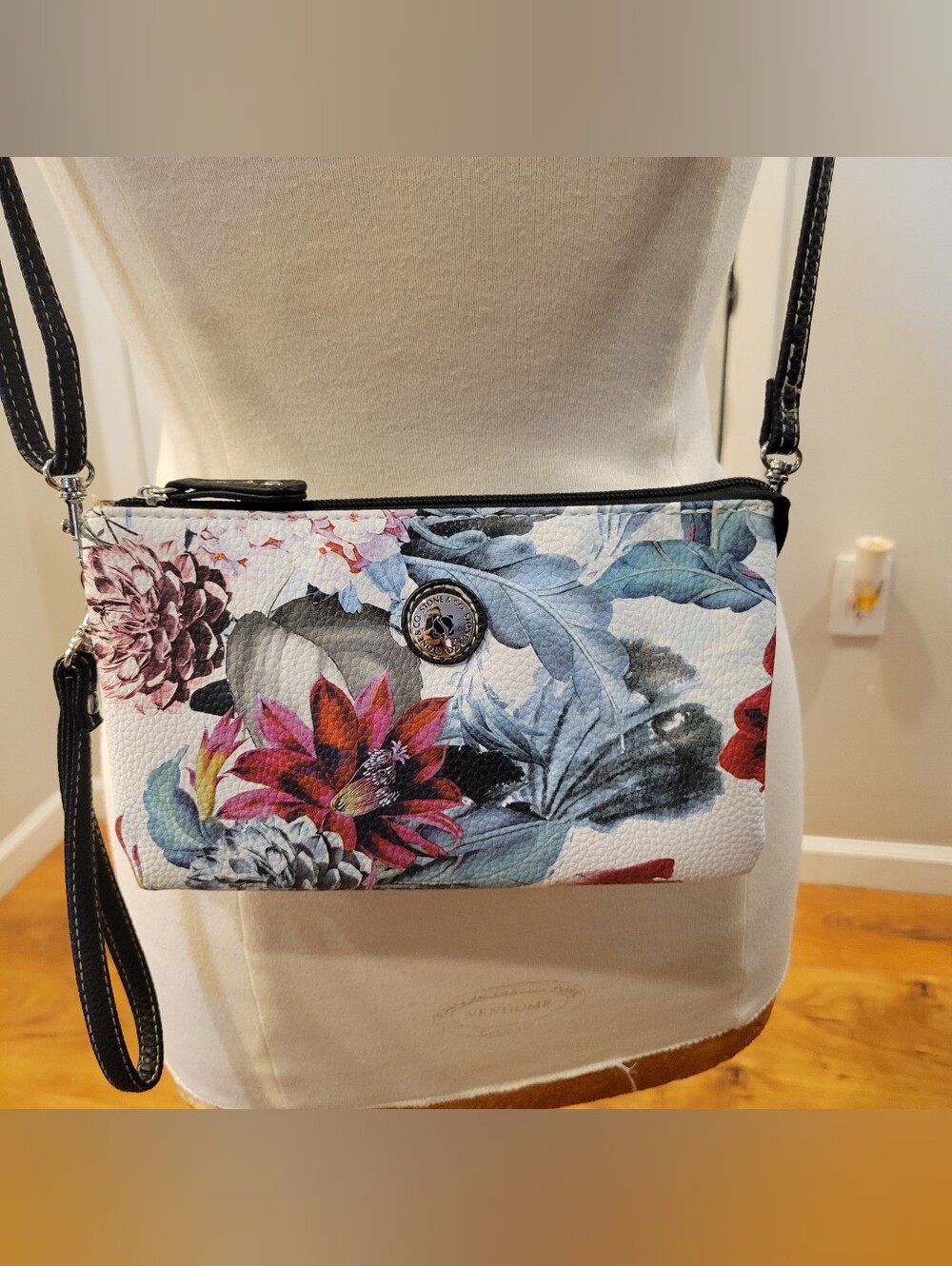 🌺EUC~ STONE & CO. Floral Print Crossbody Wristlet